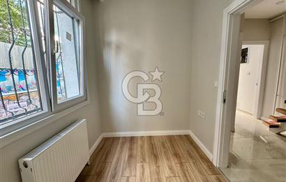 Köşe Konumda, Teraslı Tam Müstakil 3 Katlı Kiralık Bina