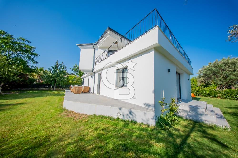 URLA KUŞÇULAR'DA 900 m²; BAHÇELİ,YEREDEN ISITMALI 3+1 LÜKS VİLLA
