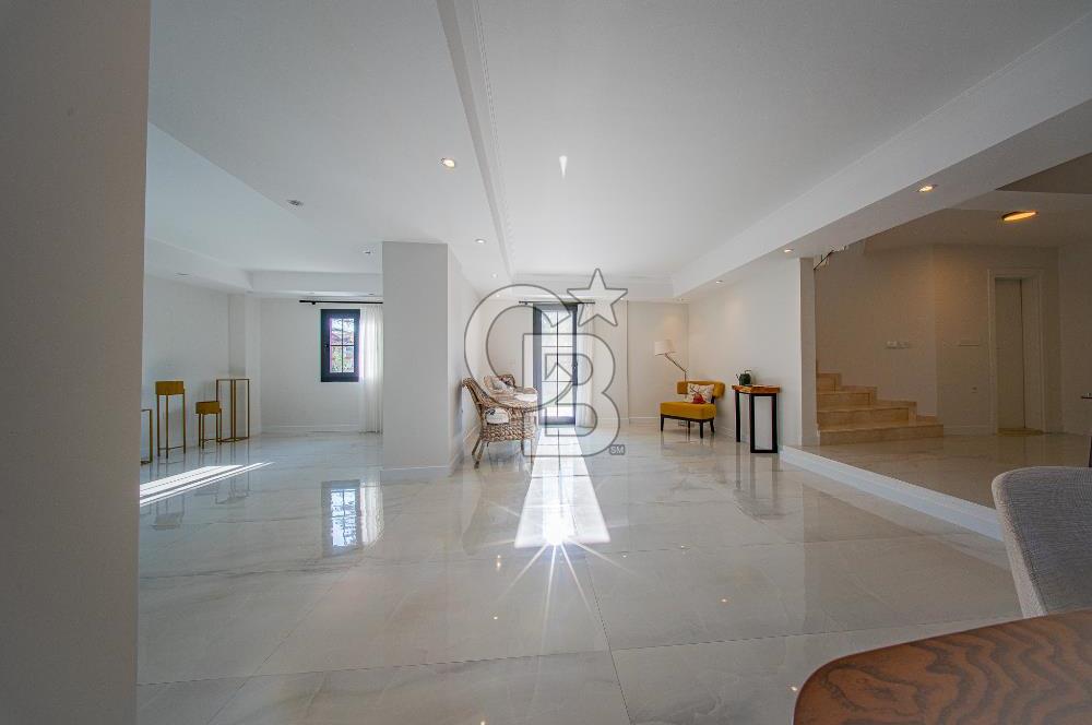 URLA KUŞÇULAR'DA 900 m²; BAHÇELİ,YEREDEN ISITMALI 3+1 LÜKS VİLLA
