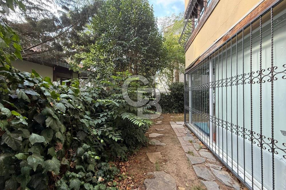 Koşuyolu'nda Özel Otoparklı, Bahçeli, Bakımlı Kiralık 9+2 Villa
