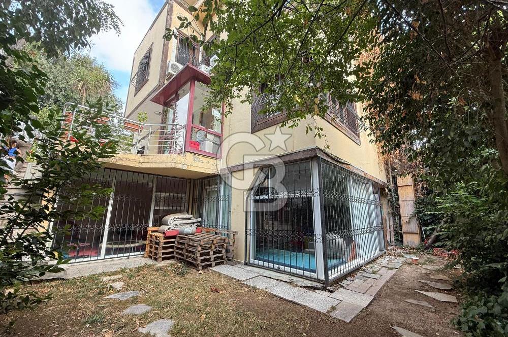 Koşuyolu'nda Özel Otoparklı, Bahçeli, Bakımlı Kiralık 9+2 Villa