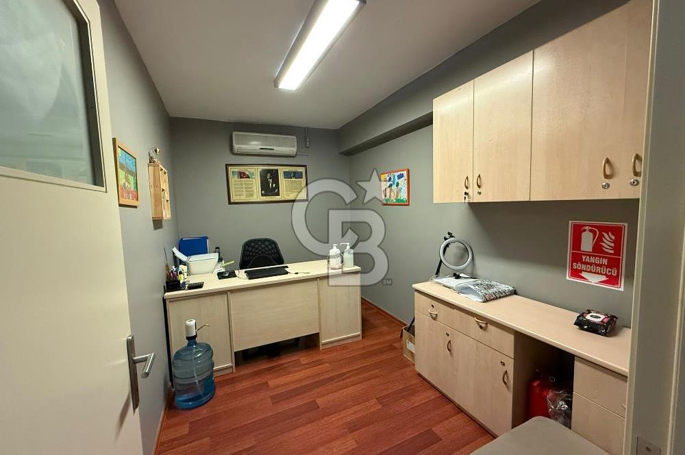 Koşuyolu'nda Özel Otoparklı, Bahçeli, Bakımlı Kiralık 9+2 Villa