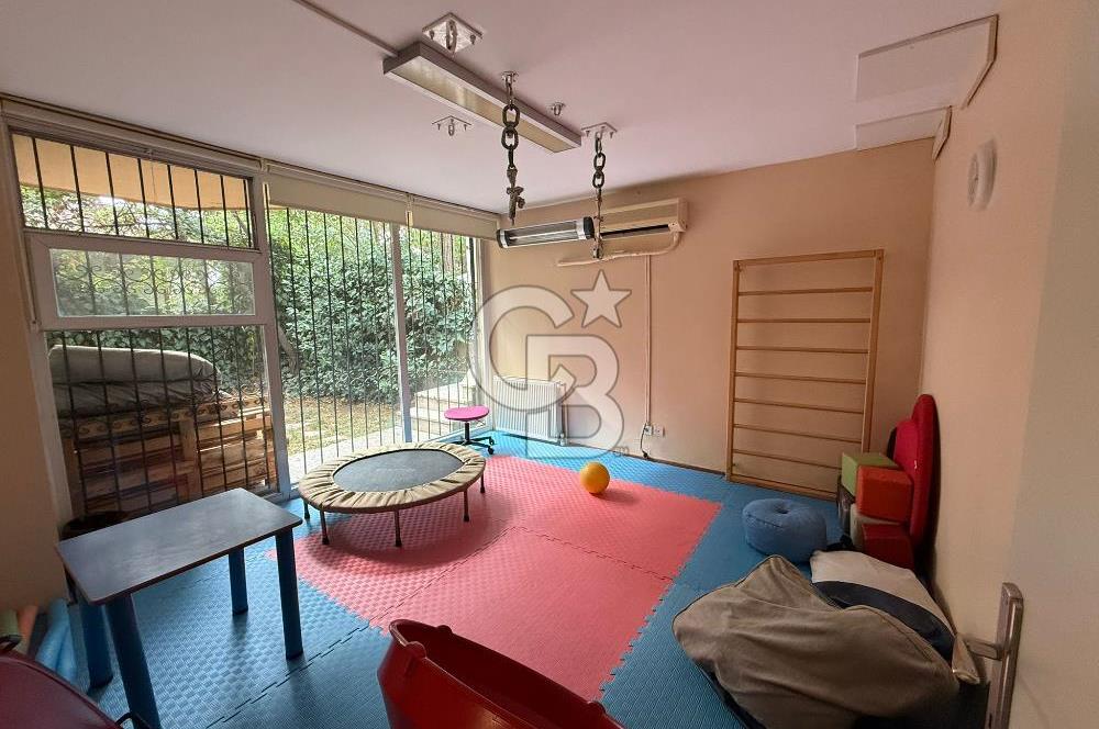 Koşuyolu'nda Özel Otoparklı, Bahçeli, Bakımlı Kiralık 9+2 Villa