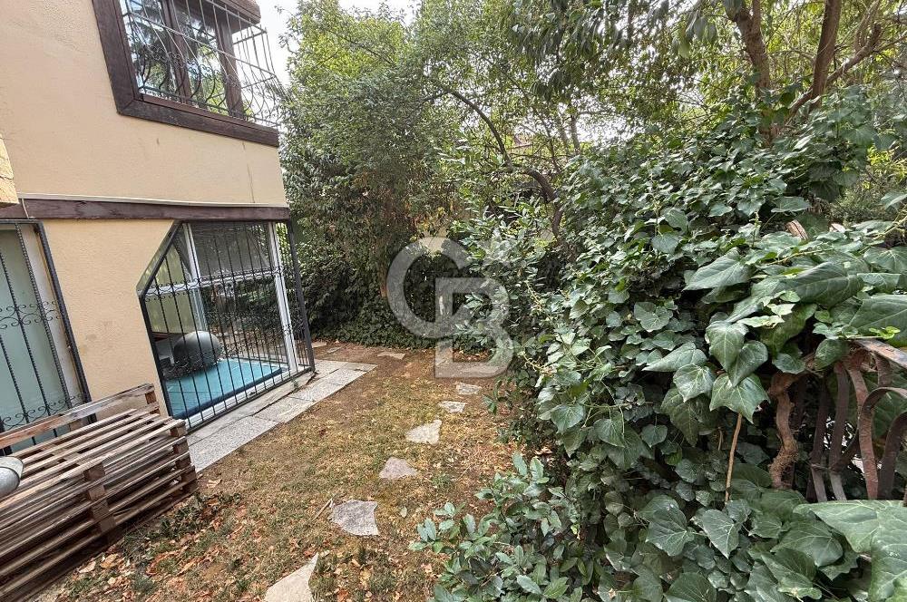 Koşuyolu'nda Özel Otoparklı, Bahçeli, Bakımlı Kiralık 9+2 Villa