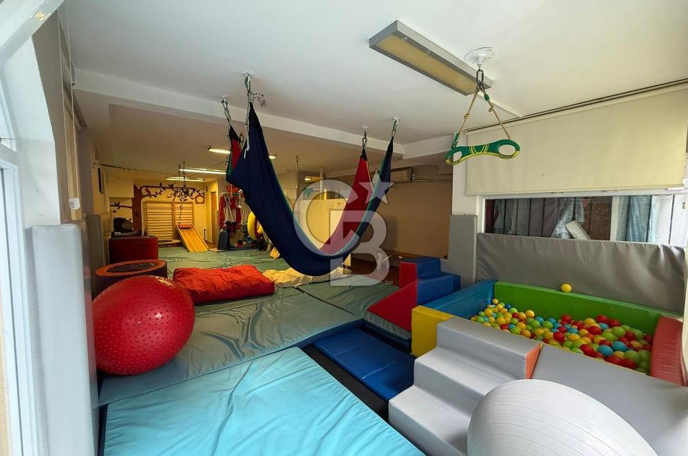 Koşuyolu'nda Özel Otoparklı, Bahçeli, Bakımlı Kiralık 9+2 Villa