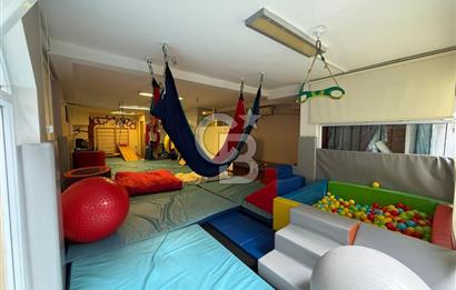 Koşuyolu'nda Özel Otoparklı, Bahçeli, Bakımlı Kiralık 9+2 Villa