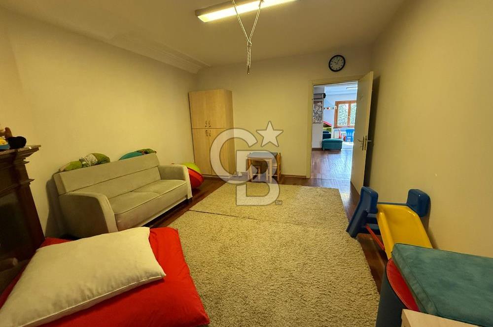 Koşuyolu'nda Özel Otoparklı, Bahçeli, Bakımlı Kiralık 9+2 Villa