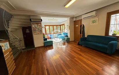 Koşuyolu'nda Özel Otoparklı, Bahçeli, Bakımlı Kiralık 9+2 Villa