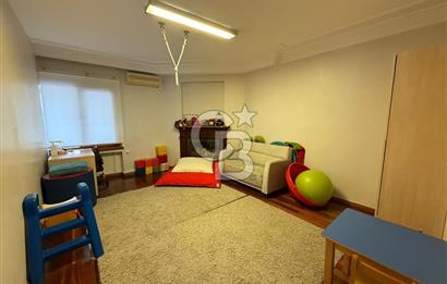 Koşuyolu'nda Özel Otoparklı, Bahçeli, Bakımlı Kiralık 9+2 Villa