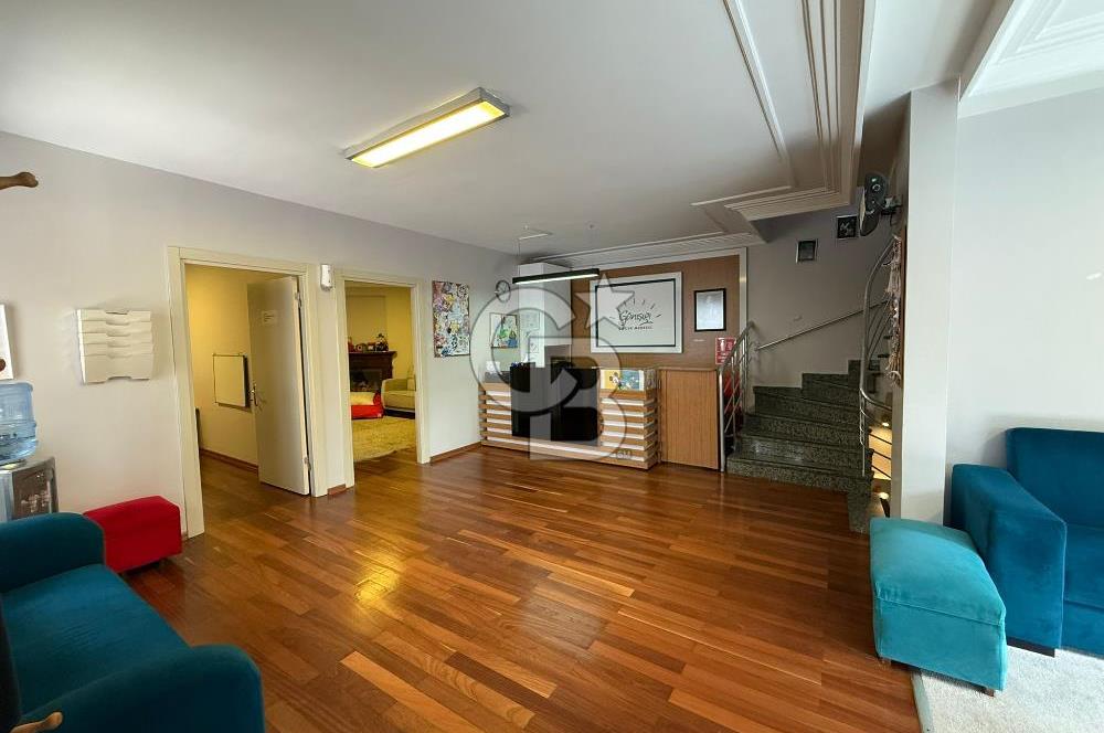 Koşuyolu'nda Özel Otoparklı, Bahçeli, Bakımlı Kiralık 9+2 Villa