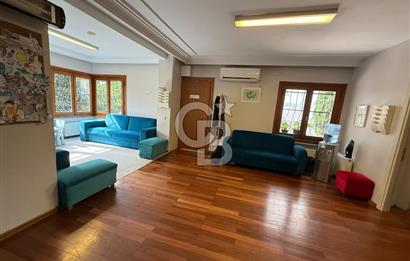 Koşuyolu'nda Özel Otoparklı, Bahçeli, Bakımlı Kiralık 9+2 Villa