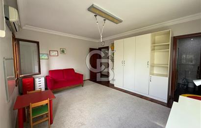 Koşuyolu'nda Özel Otoparklı, Bahçeli, Bakımlı Kiralık 9+2 Villa