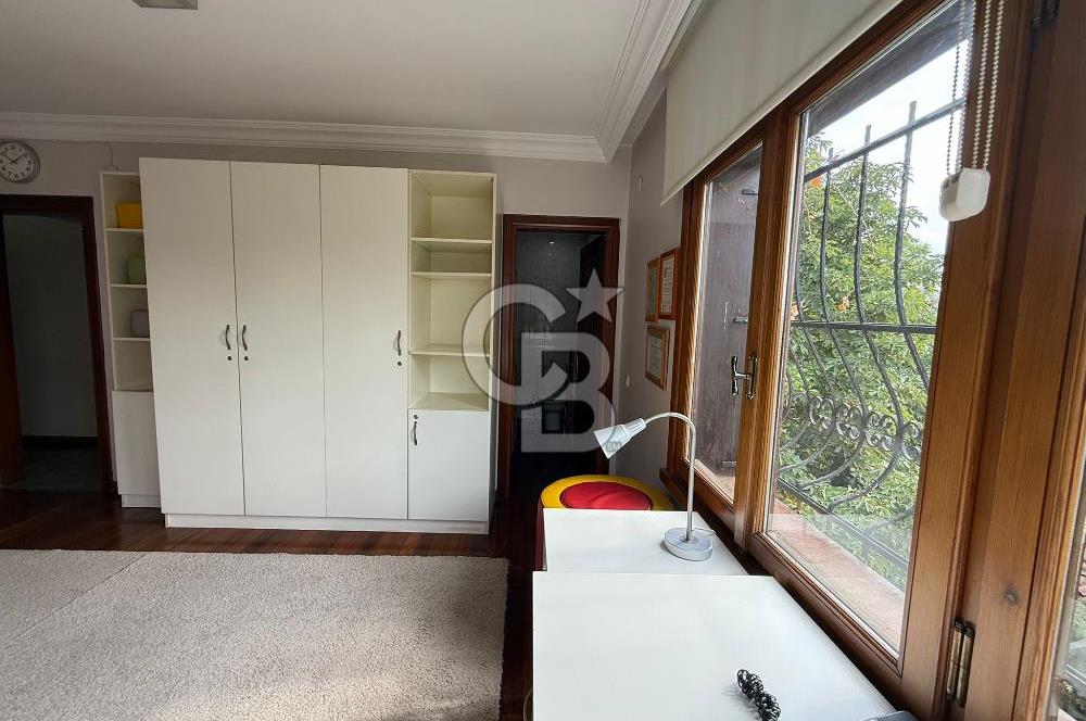 Koşuyolu'nda Özel Otoparklı, Bahçeli, Bakımlı Kiralık 9+2 Villa