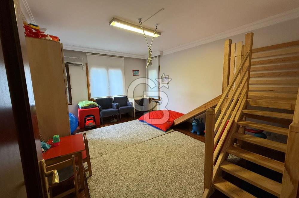 Koşuyolu'nda Özel Otoparklı, Bahçeli, Bakımlı Kiralık 9+2 Villa