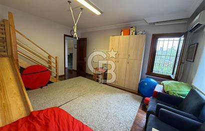Koşuyolu'nda Özel Otoparklı, Bahçeli, Bakımlı Kiralık 9+2 Villa