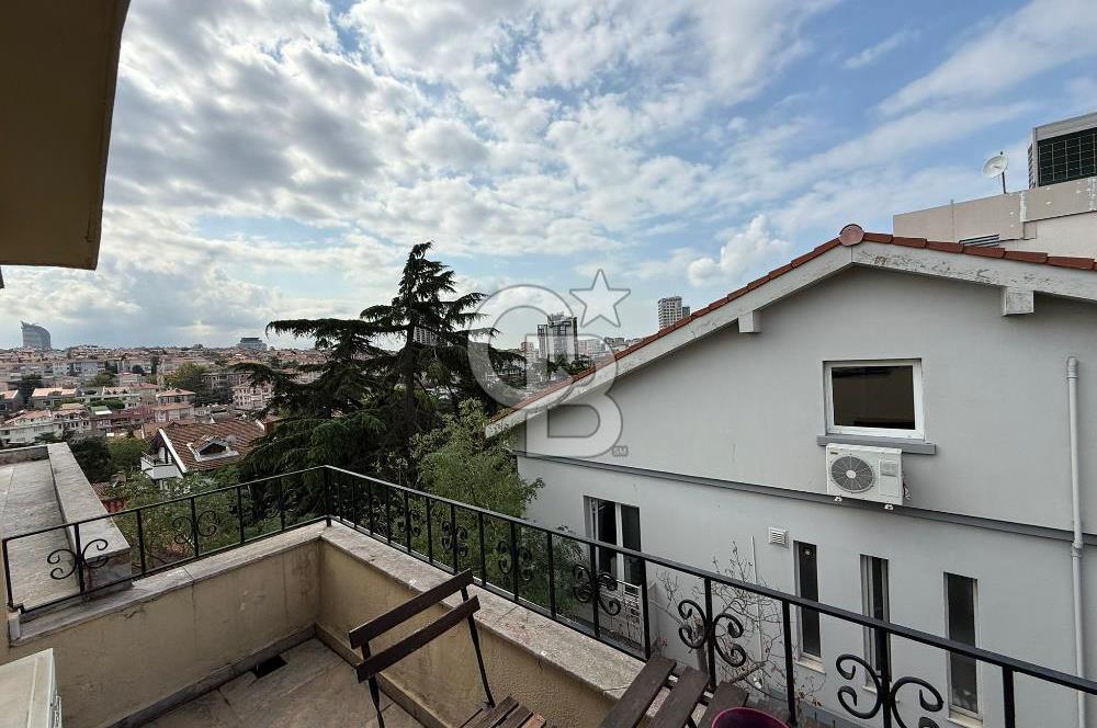 Koşuyolu'nda Özel Otoparklı, Bahçeli, Bakımlı Kiralık 9+2 Villa