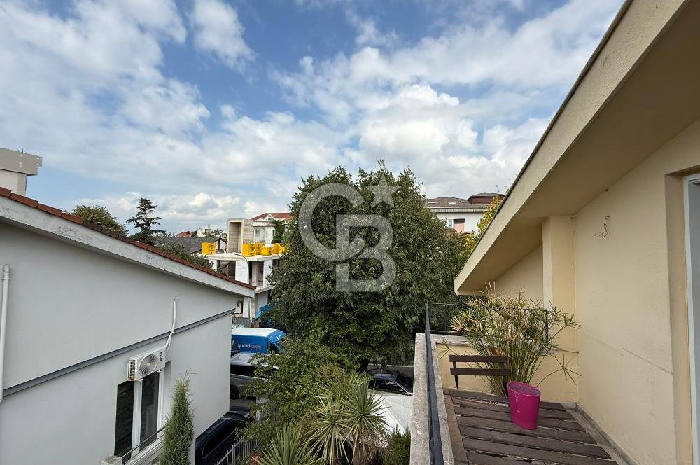 Koşuyolu'nda Özel Otoparklı, Bahçeli, Bakımlı Kiralık 9+2 Villa