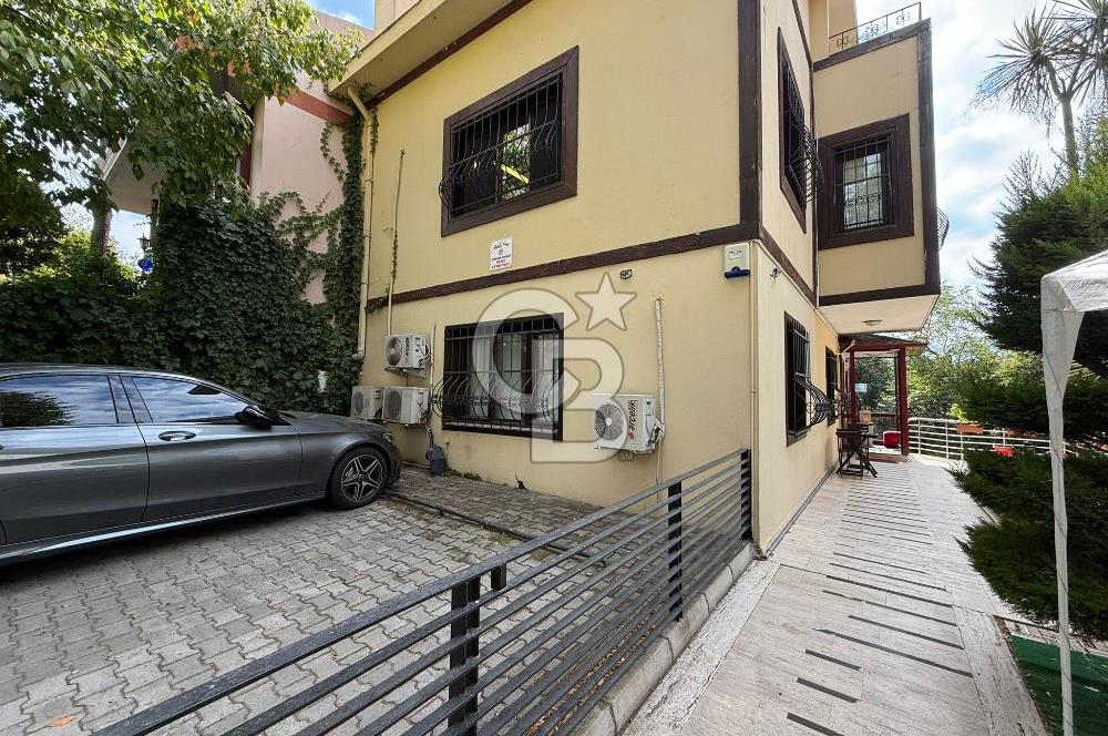 Koşuyolu'nda Özel Otoparklı, Bahçeli, Bakımlı Kiralık 9+2 Villa
