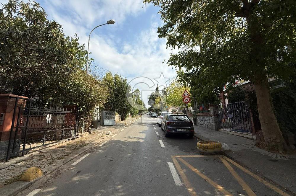Koşuyolu'nda Özel Otoparklı, Bahçeli, Bakımlı Kiralık 9+2 Villa