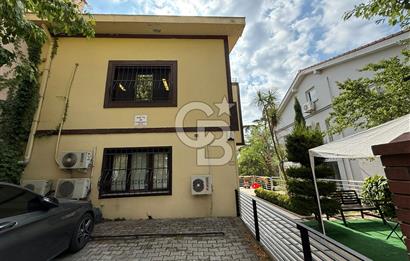 Koşuyolu'nda Özel Otoparklı, Bahçeli, Bakımlı Kiralık 9+2 Villa