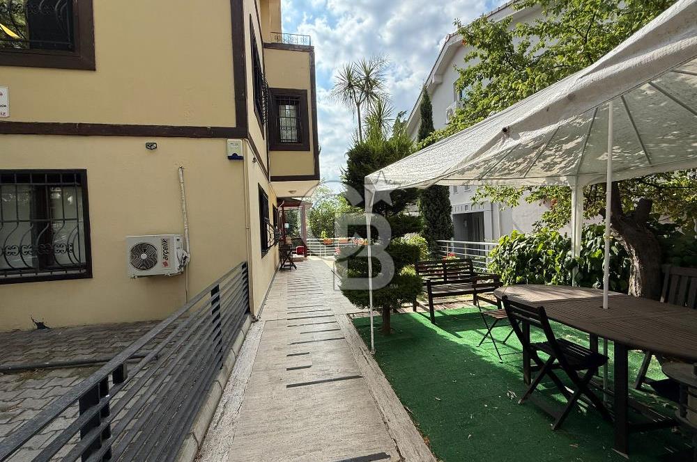 Koşuyolu'nda Özel Otoparklı, Bahçeli, Bakımlı Kiralık 9+2 Villa