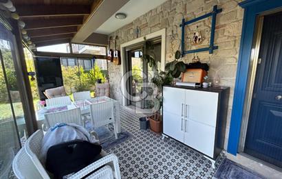 Foça Rüzgar Evleri Sitesinde Kiralık 2+1 Bahçeli Dubleks Villa
