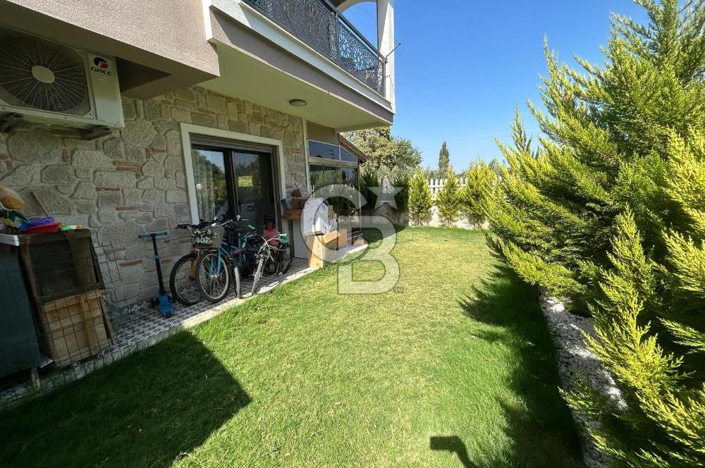 Foça Rüzgar Evleri Sitesinde Kiralık 2+1 Bahçeli Dubleks Villa