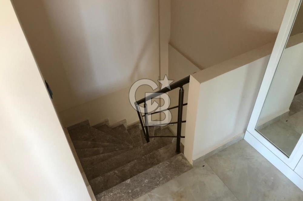 Foça Rüzgar Evleri Sitesinde Kiralık 2+1 Bahçeli Dubleks Villa