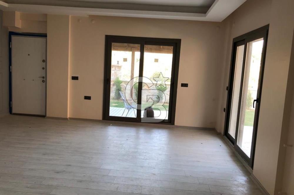 Foça Rüzgar Evleri Sitesinde Kiralık 2+1 Bahçeli Dubleks Villa