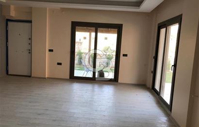 Foça Rüzgar Evleri Sitesinde Kiralık 2+1 Bahçeli Dubleks Villa