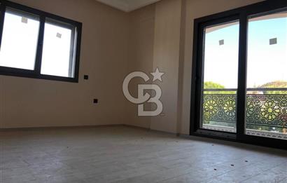 Foça Rüzgar Evleri Sitesinde Kiralık 2+1 Bahçeli Dubleks Villa