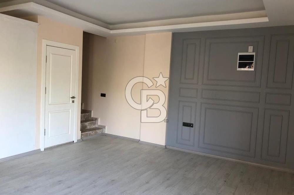 Foça Rüzgar Evleri Sitesinde Kiralık 2+1 Bahçeli Dubleks Villa