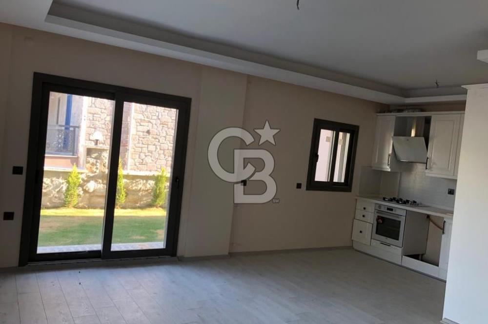 Foça Rüzgar Evleri Sitesinde Kiralık 2+1 Bahçeli Dubleks Villa
