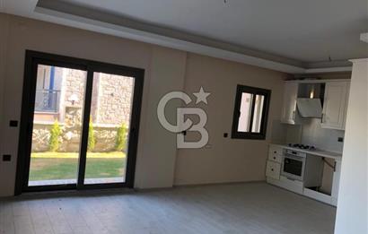 Foça Rüzgar Evleri Sitesinde Kiralık 2+1 Bahçeli Dubleks Villa