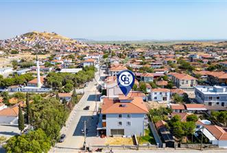 Foça Yenibağarası Mah. Cadde Üzerinde Kiralık 2+1 Daire