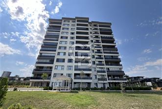 Florya Bağlıca Sitesinde 4+1 Kiralık Daire – 3. Kat Yeşillik Manzaralı