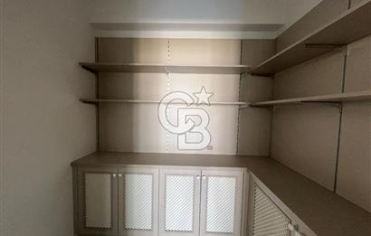 Florya Bağlıca Sitesinde 4+1 Kiralık Daire – 3. Kat Yeşillik Manzaralı