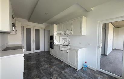 Florya Bağlıca Sitesinde 4+1 Kiralık Daire – 3. Kat Yeşillik Manzaralı