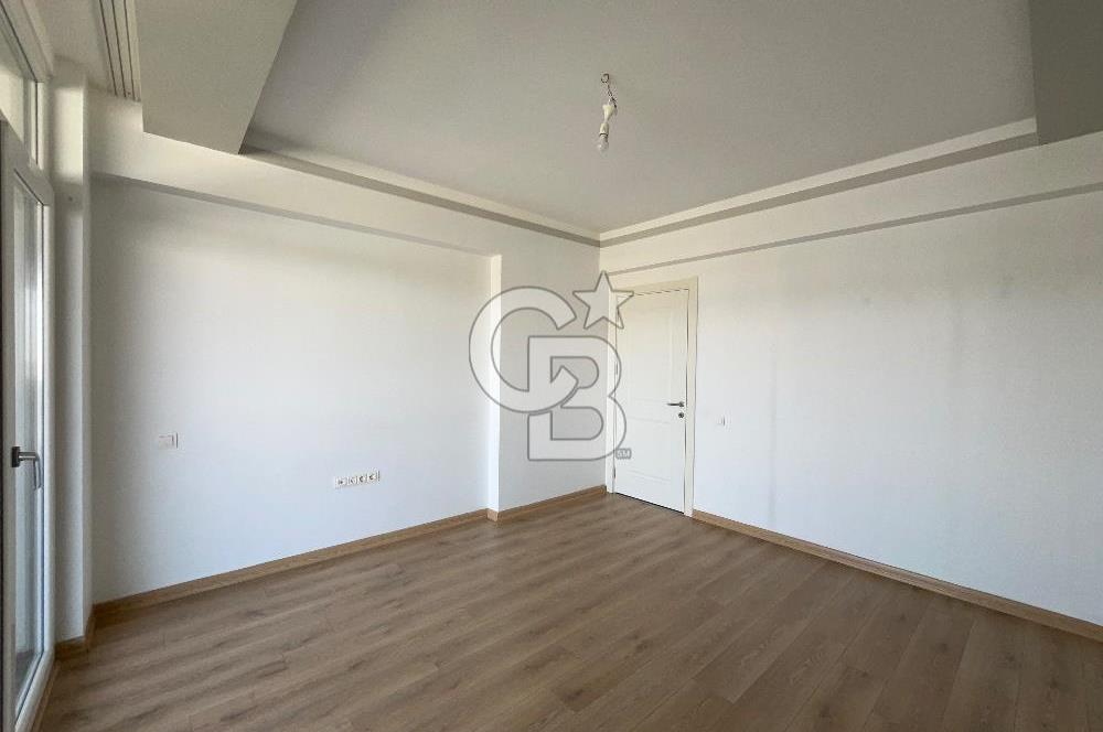 Florya Bağlıca Sitesinde 4+1 Kiralık Daire – 3. Kat Yeşillik Manzaralı