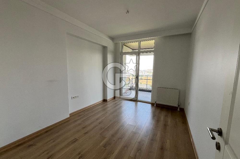 Florya Bağlıca Sitesinde 4+1 Kiralık Daire – 3. Kat Yeşillik Manzaralı