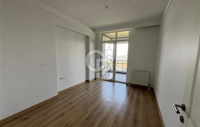 Florya Bağlıca Sitesinde 4+1 Kiralık Daire – 3. Kat Yeşillik Manzaralı
