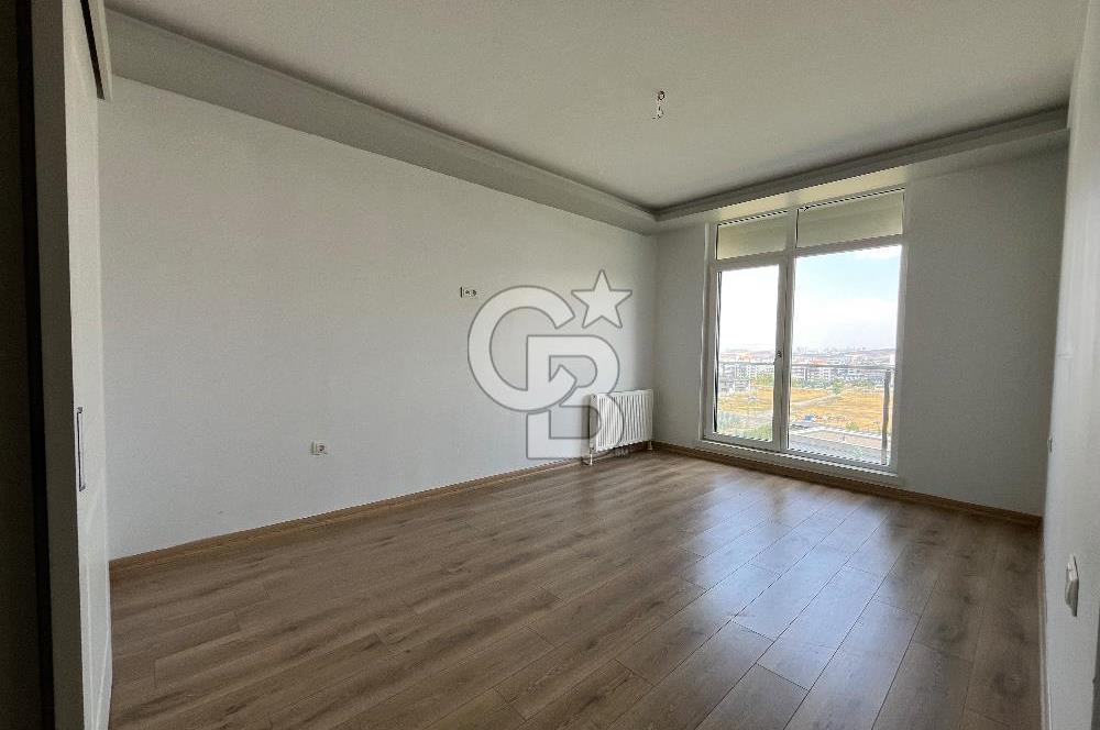 Florya Bağlıca Sitesinde 4+1 Kiralık Daire – 3. Kat Yeşillik Manzaralı