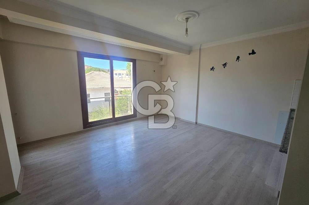 Foça Yenibağarası Mah. Cadde Üzerinde Kiralık 2+1 Daire