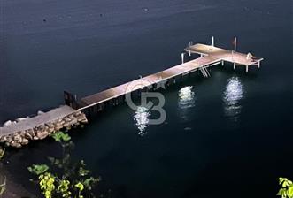İSTANBUL BÜYÜK ÇEKMECE'DE DENİZ KENARIN'DA SATILIK VİLLA