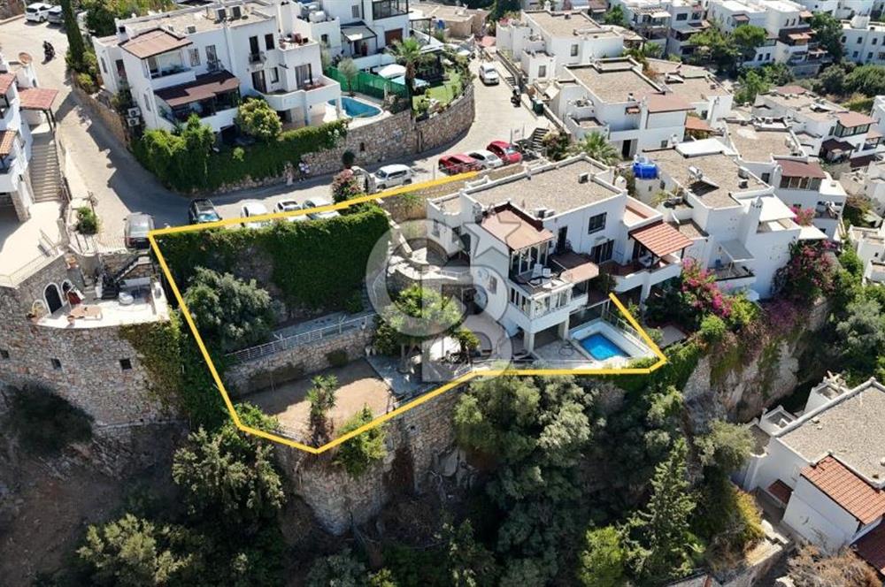 Bodrum Umurçada Eşsiz Manzaralı Satılık Villa