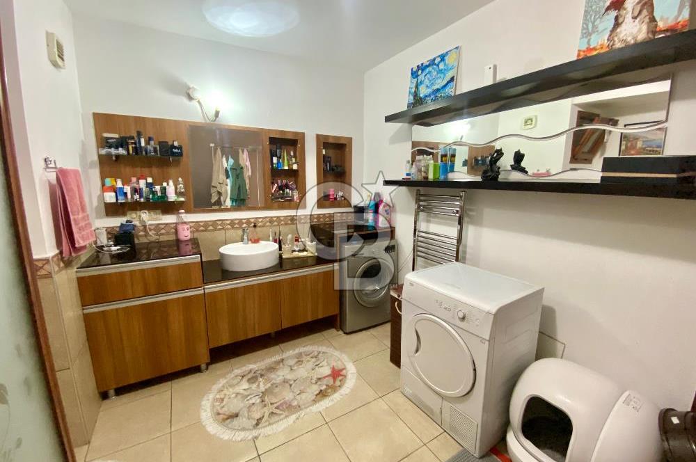 Bornova Erzenede Merkezi Konumlu Ara Kat Geniş 2+1  Daire 