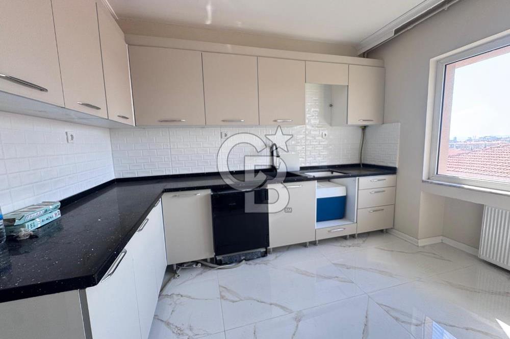 Acıbadem 'de Geniş Teraslı 4+1 Dubleks Boş Satılık Daire