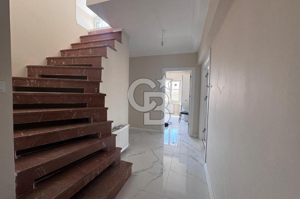 Acıbadem 'de Geniş Teraslı 4+1 Dubleks Boş Satılık Daire