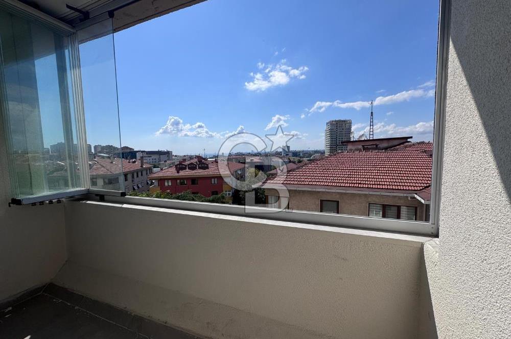 Acıbadem 'de Geniş Teraslı 4+1 Dubleks Boş Satılık Daire