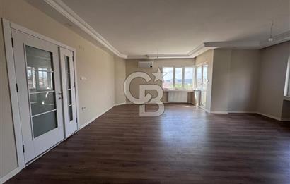 Acıbadem 'de Geniş Teraslı 4+1 Dubleks Boş Satılık Daire